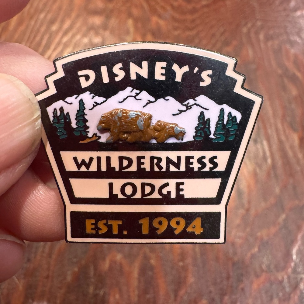 DISNEY Pin WDW Wilderness Lodge 3D Bear Pin est 1994 (circa 2002)